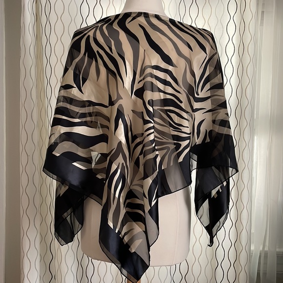 Zebra Print Poncho - Picture 3 of 10